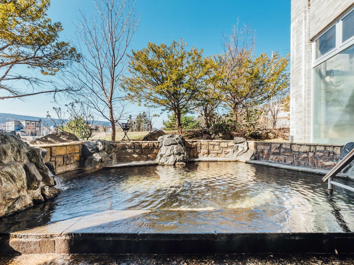 【露天風呂】旅の疲れを癒す自然の風景