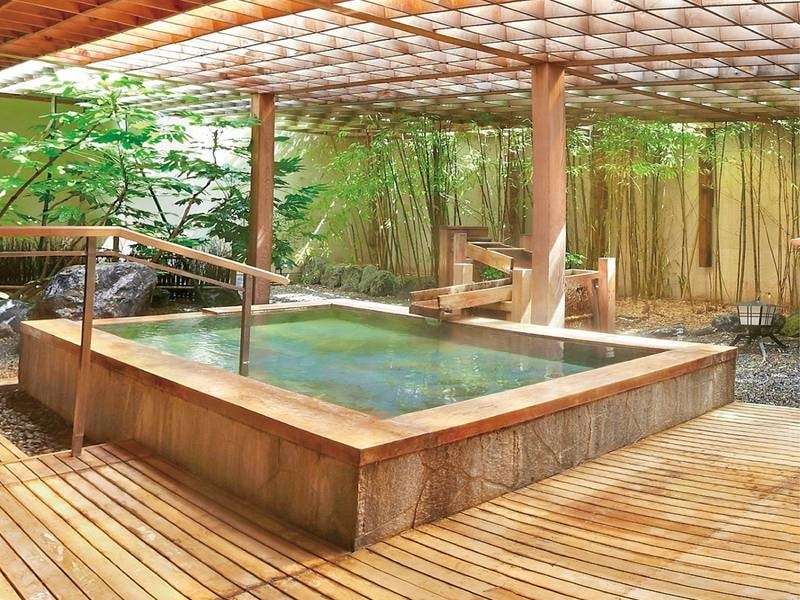 【1階・はなの湯】ご婦人大浴場/季節の香を感じる庭園露天風呂