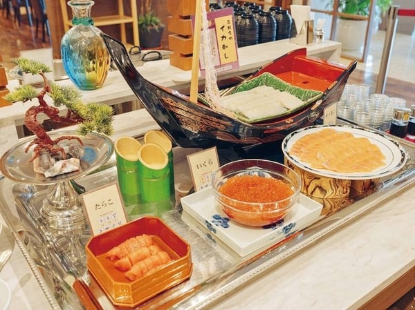 【朝食/例】函館ならでは！イカ刺しやいくらでお好み海鮮丼も！