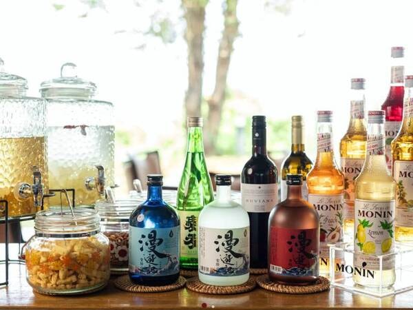 新設のラウンジではアルコールなど飲み放題！