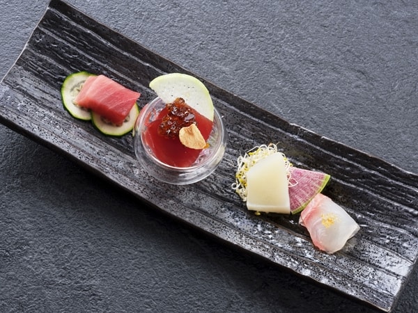 【6月～8月特別・極み会席】マグロ、白身魚一点、イカ、カツオ