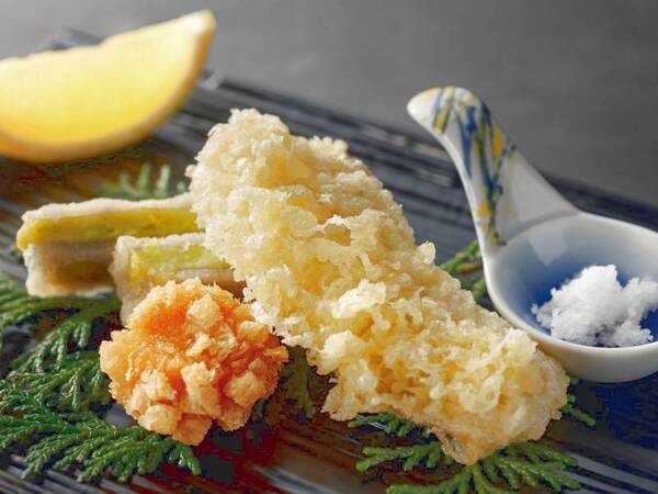 季節の会席【7月~8月】太刀魚天婦羅、ずんだ蓮根はさみ揚げ/例