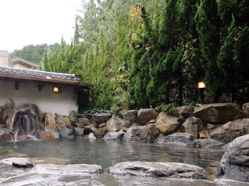 【ゆうなぎ/露天風呂】約600年の歴史を誇る山口県最古と言われる温泉が楽しめる