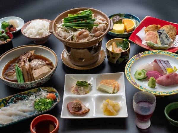 【まんぷく会席/例】牛もつ鍋、ふぐおつくり、ふぐから揚げ、鯛あら煮など