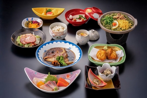 リーズナブルに様々な料理を楽しめる「おたのしみ会席」が登場！