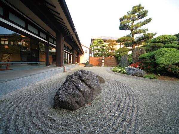 【庭園】京都の古刹を思わせる枯山水