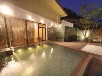 源泉かけ流し温泉付客室の宿 しぇふず/【山村別館・露天風呂】山村別館の大浴場も利用可能