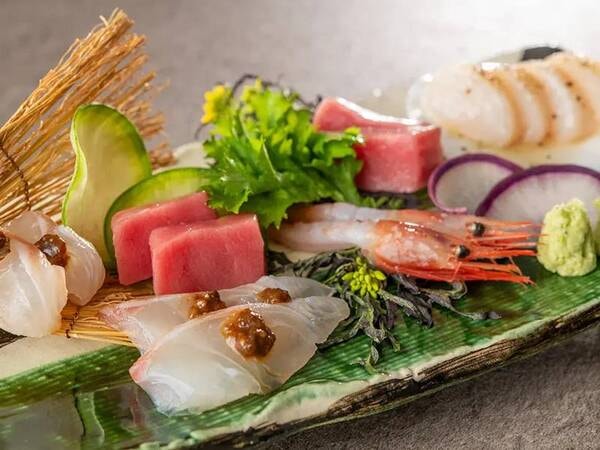 【土地の恵み会席(25年9~11月の一例)】お造り(鮪 白身秩父おなめ合え イカ昆布茶合え 甘海老)