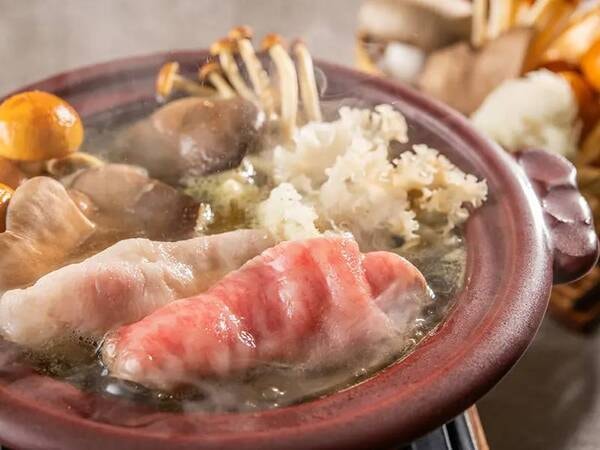 【土地の恵み会席(25年9~11月の一例)】台の物(秋の味覚 きのこと武州和牛のすき煮鍋)