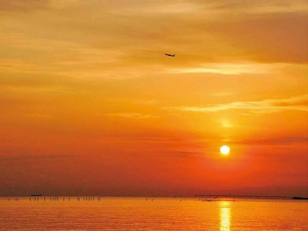 宿眺望/例～美しい夕景は必見！運がよければセントレアから飛行機の発着が望める～