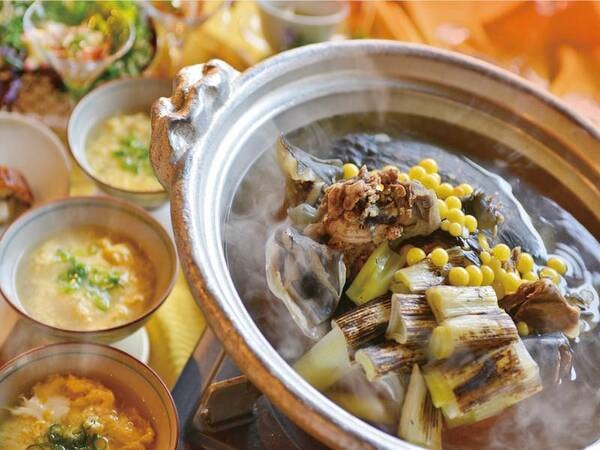 鰻蒲焼・すっぽん雑炊等、パワーやコラーゲンが豊富な料理満載。その他、人気の握り寿司や牛ステーキ等も/例