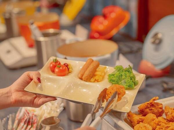 【朝食ビュッフェ/例】和洋取り揃えた料理を好きなようにいただく