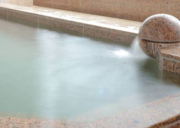 天然鉱石の薬石光明石を使用した「活性の湯」