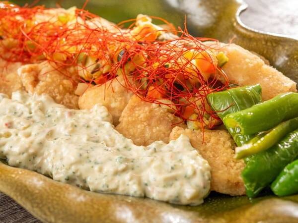 【25年9/16(火)~26年1/4(日)秋冬限定メニュー※一例】秋サケのフライ たまり漬けのタルタルソース添え