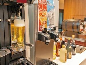 夕食時90分の飲み放題付！飲み放題メニュー：生ビール・焼酎・サワー・ウィスキー（ハイボール）・グラスワイン・日本酒（冷酒除く）・ソフトドリンク　※セルフ式（例）
