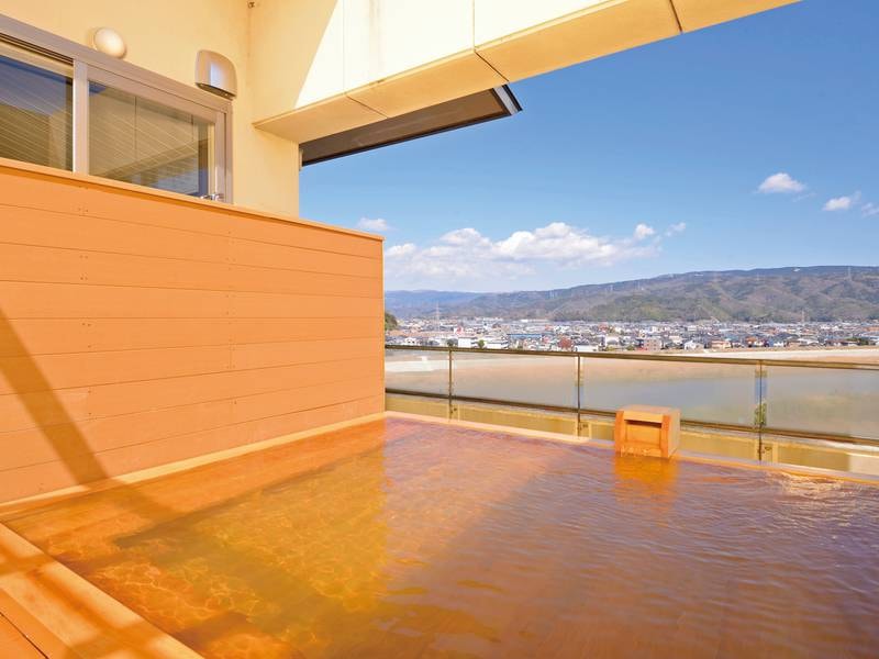 【展望露天風呂】目の前の狩野川を眺めながら、開放感たっぷりの時間をお楽しみください♪