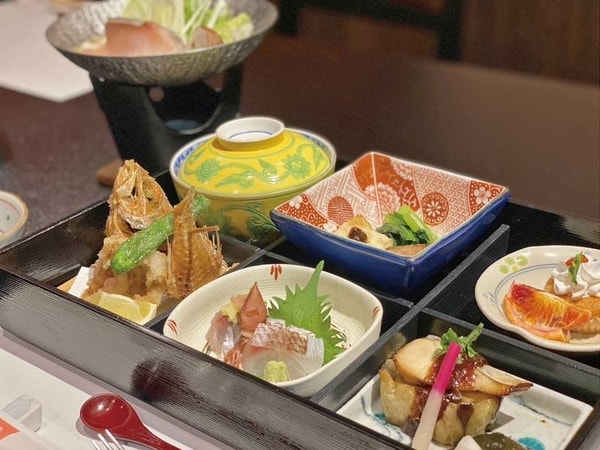 【美味少量】料理長おまかせコースです。旬の食材を利用した季節を感じられる会席