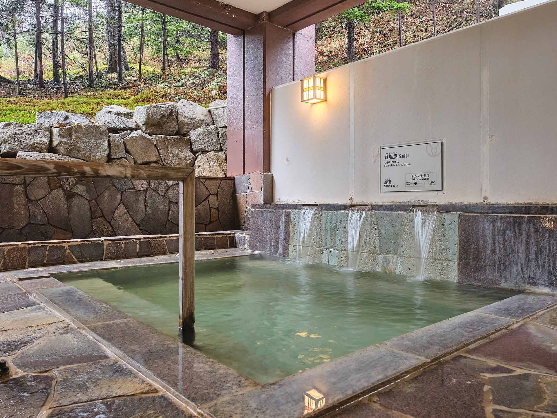 【女性大浴場/食塩泉】よく温まることから「熱の湯」と呼ばれている