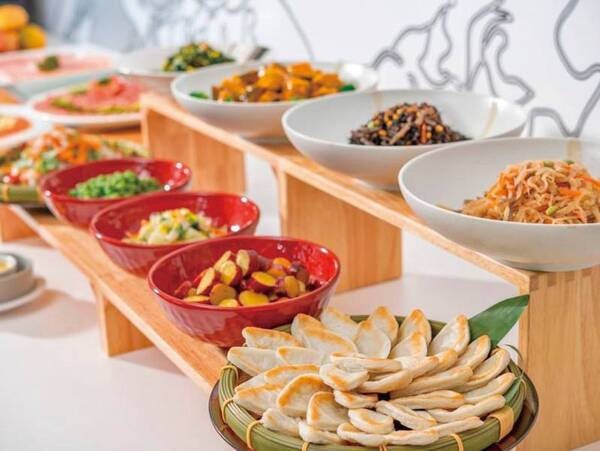 【朝食ビュッフェ/例】和食も豊富にご用意しております。