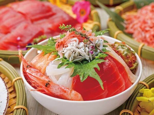 【夕食ビュッフェ/例】お好みの具材で海鮮丼を