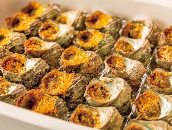 【夕食ビュッフェ/例】サザエのつぼやきなども並ぶ