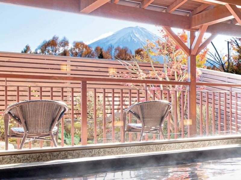 【大浴場】富士山を眺めながらゆったり寛げる