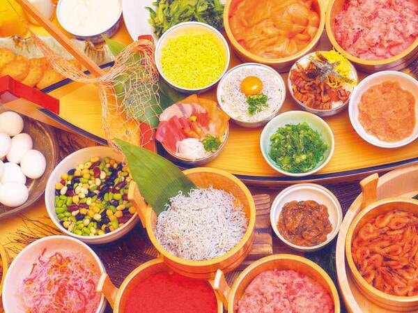 【朝食/例】バイキングをご用意！「海鮮のっけ丼」が人気