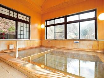 観光荘/【太郎の湯】天然檜の湯船で源泉かけ流しを楽しむ