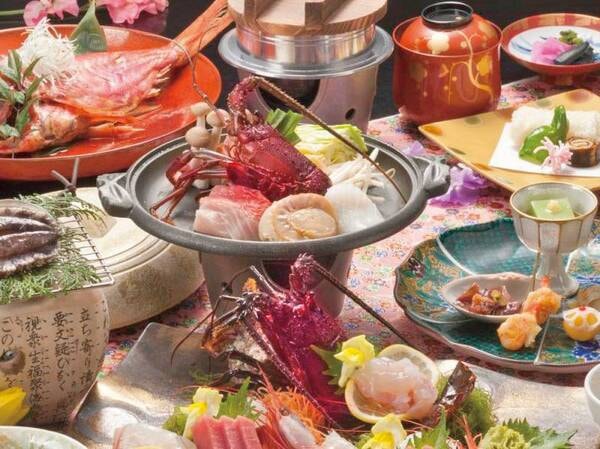 【夕食/例】伊勢海老お造り、鮑、金目鯛などがついたスタンダードな会席(※お品書きは例)