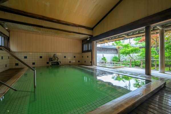 【月岡湯香炉】硫黄と檜の香りが漂う内風呂