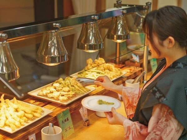 【ビュッフェ／写真例】（※仕入れ状況や提供時間・料理内容は変更の場合あり）

