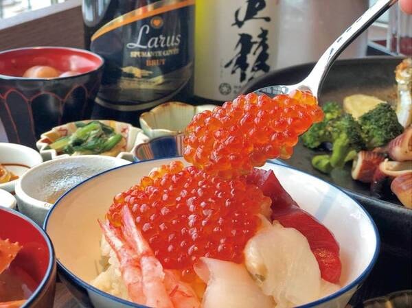 【朝食海鮮コーナー/例】朝から贅沢に。「北海道産いくらかけ放題」をご堪能くださいませ。