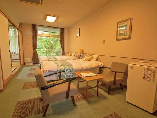 【和洋室(42㎡)/写真例】ベッド+和室のお部屋タイプ