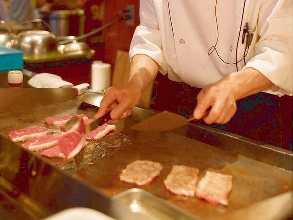 【オープンキッチン/例】目の前で調理した「出来立て」をご提供!