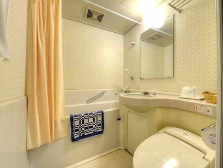 *ツイン（客室一例）/ユニットバスを完備いたしております。源泉の温泉を引いています！