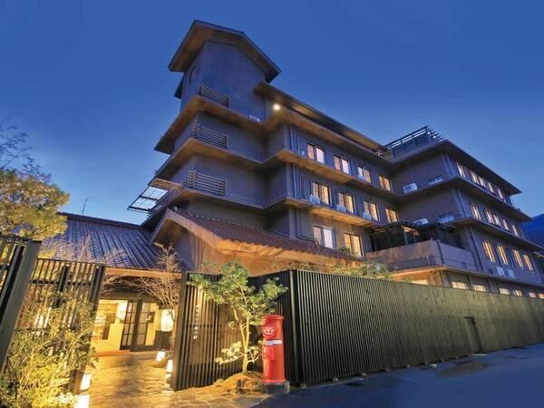 山陰の小京都、津和野の中心街に立地。町散歩に最適