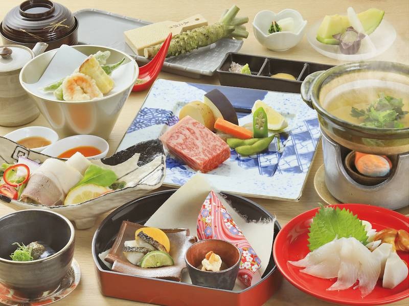 ゆとりろ津和野の「【特選会席□竹】和牛食べ比べと津和野地酒の酒蔵鍋