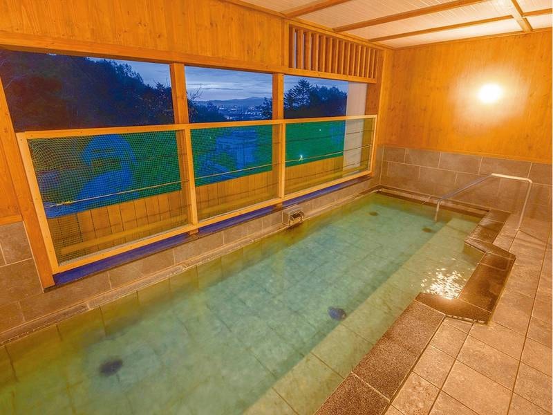 【大浴場露天風呂】旭川を一望できる眺望露天、ととのい椅子も完備