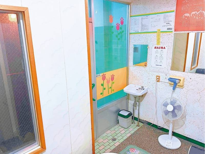 【家族天然温泉】ご利用はフロントまで