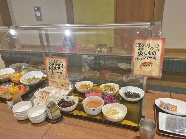 【朝食/例】地産の物が並ぶ