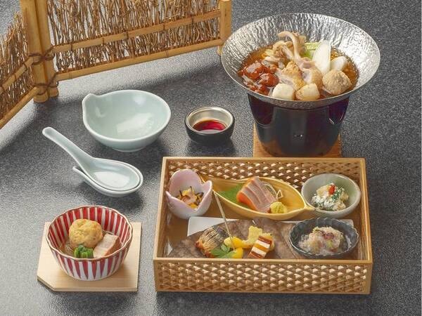 【創作和食膳＋ハーフバイキング/夕食】旬の食材や山梨名物「ほうとう」を味わう