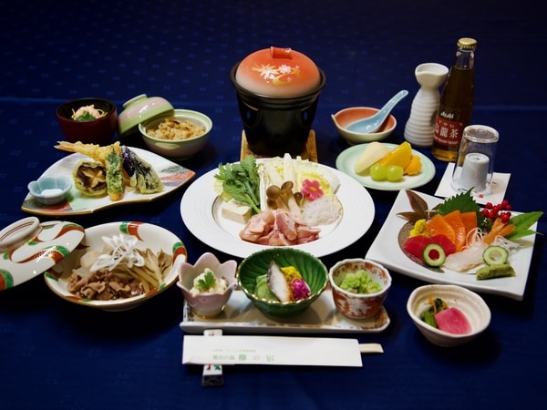 会席一例：ドリンクが特典でついてお得！