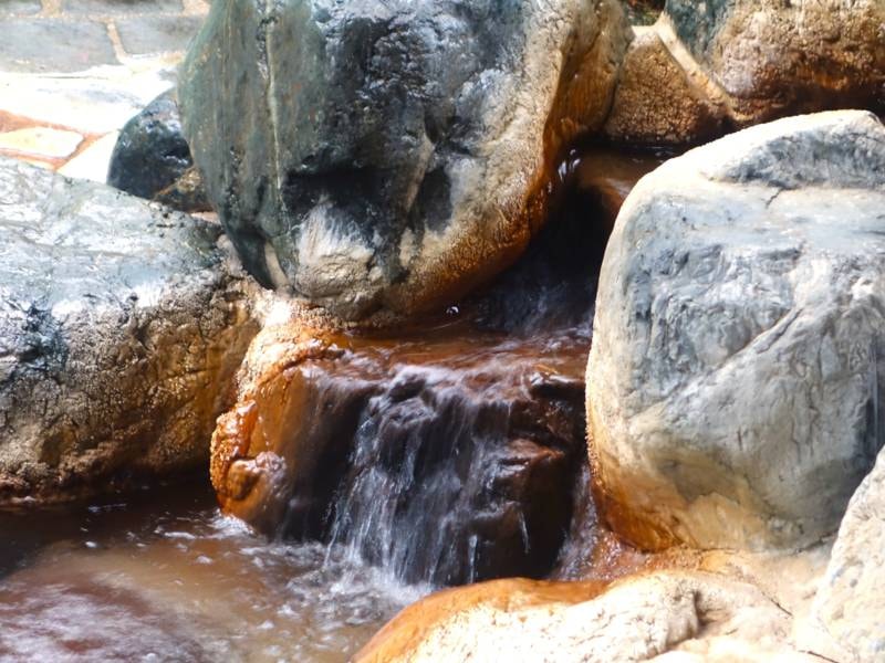 【豊富な湯量】