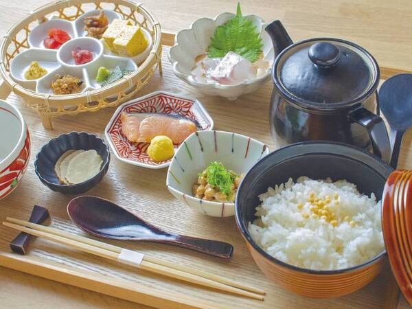 【朝食/例】日本料理『笠庵 賛否両論』の特製出汁茶漬け御膳