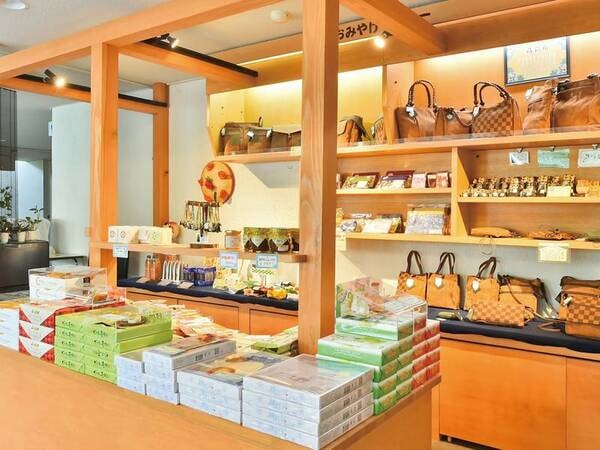 【売店】山形県や蔵王温泉の人気のお土産などが買える売店