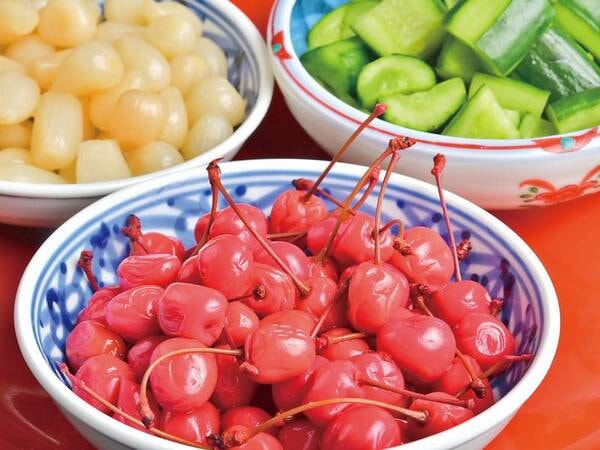【朝食/例】ボリュームある和食膳をご用意。山形のさくらんぼなどのお漬物バイキングが嬉しい！