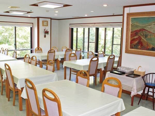 【お食事処　はくぎん】四季折々の景色を楽しみながらお食事を堪能