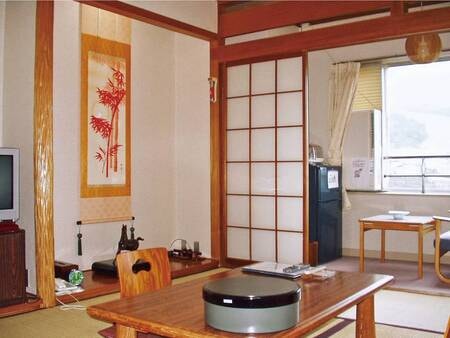 【訳あり和室6畳/例】洗面台とトイレがないお得価格のお部屋。共同利用の洗面・トイレは、お部屋を出てすぐです。