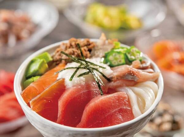 亀の井オリジナル海鮮丼/例