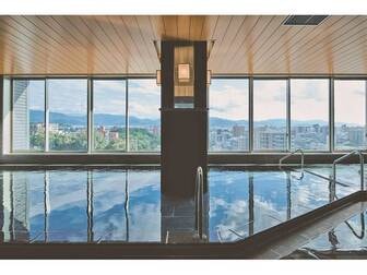 ホテル古湧園 遥/【展望大浴場 遥の湯】道後温泉本館や松山城をはじめとした松山市内を一望する絶好のロケーション